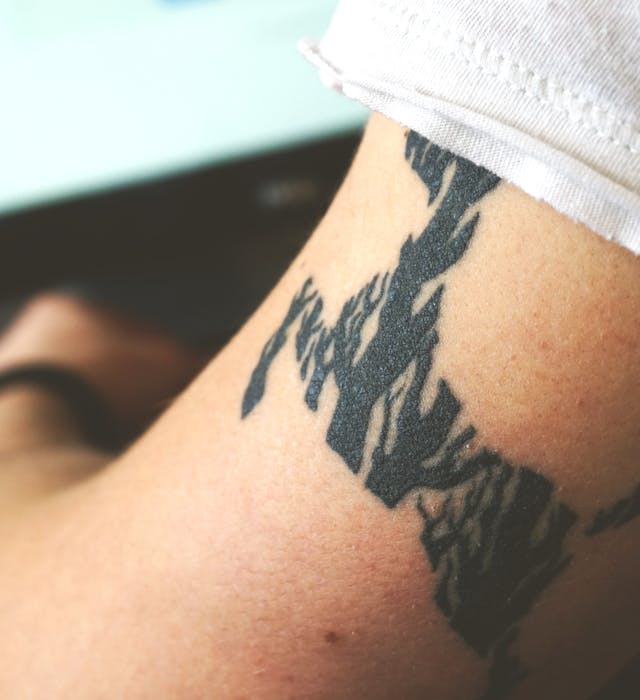 Орнаментал на передпліччі — геометрія по формі тіла, One E Tattoo